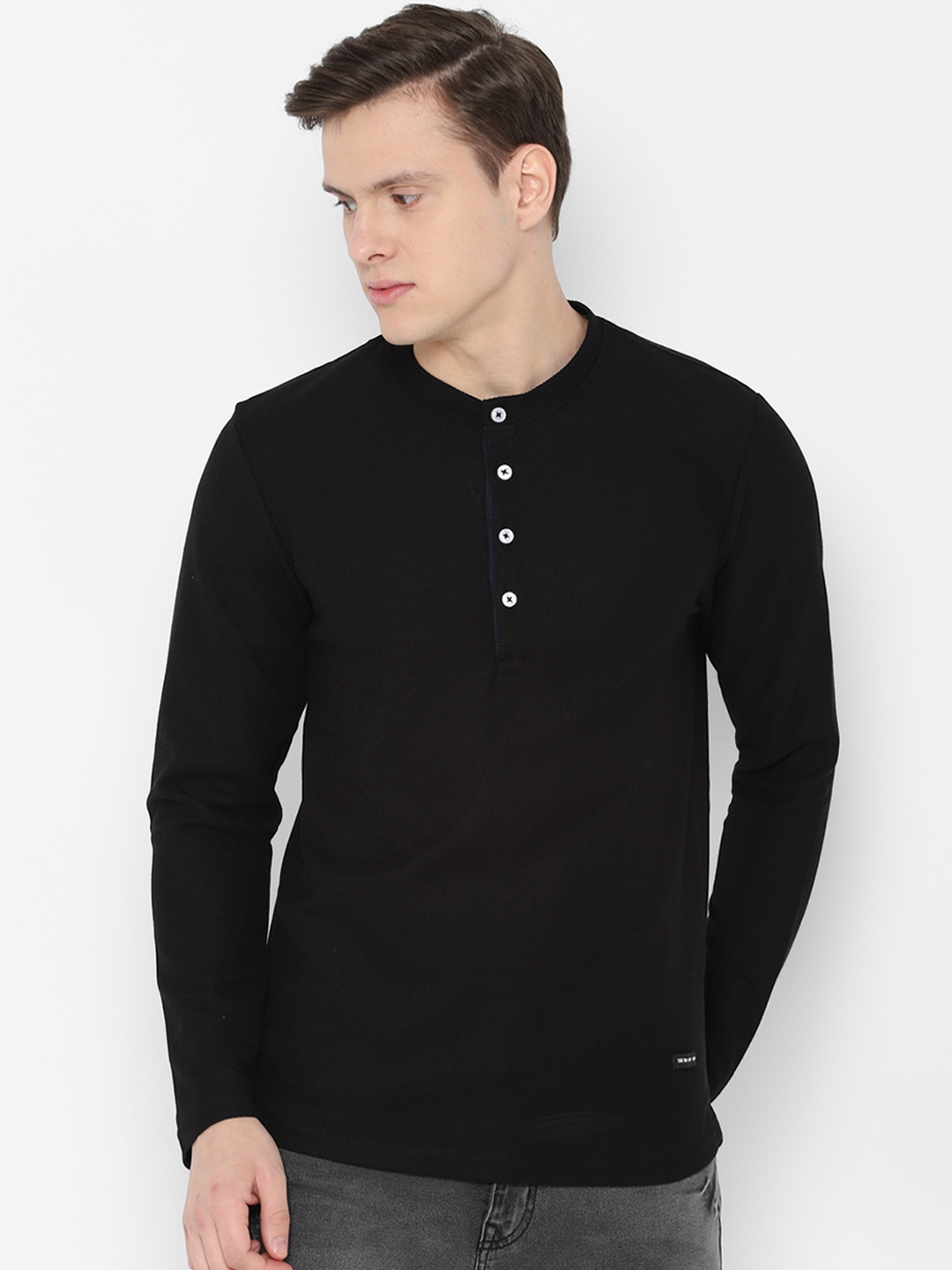 Buy SKULT By Shahid Kapoor Men Black Solid T Shirt - Tshirts for Men ...
