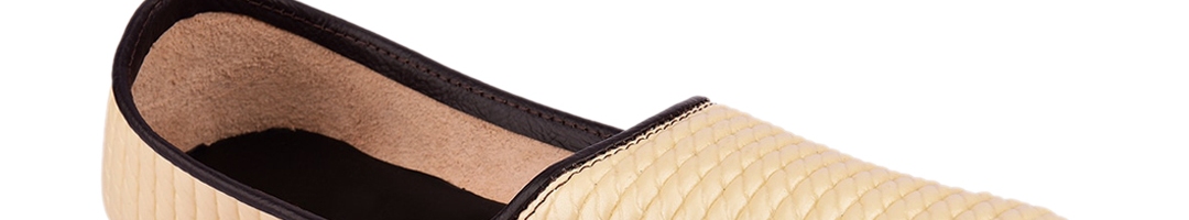 Buy DESI COLOUR Men Cream Coloured Mojaris - Casual Shoes for Men ...