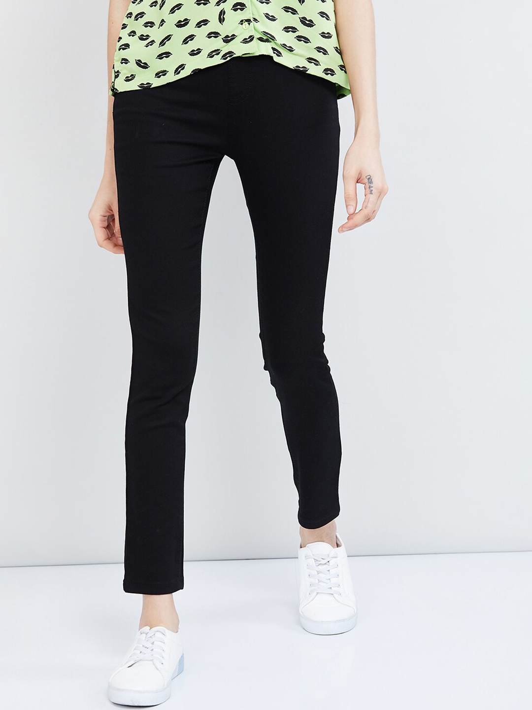 Buy Max Women Black Slim Fit Solid Regular Trousers - Trousers for ...