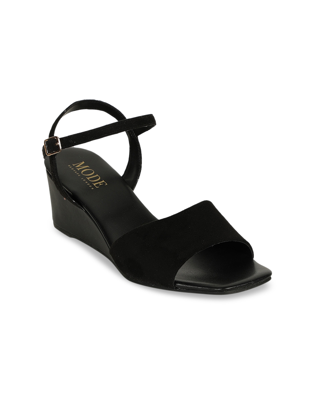 mode by red tape pumps