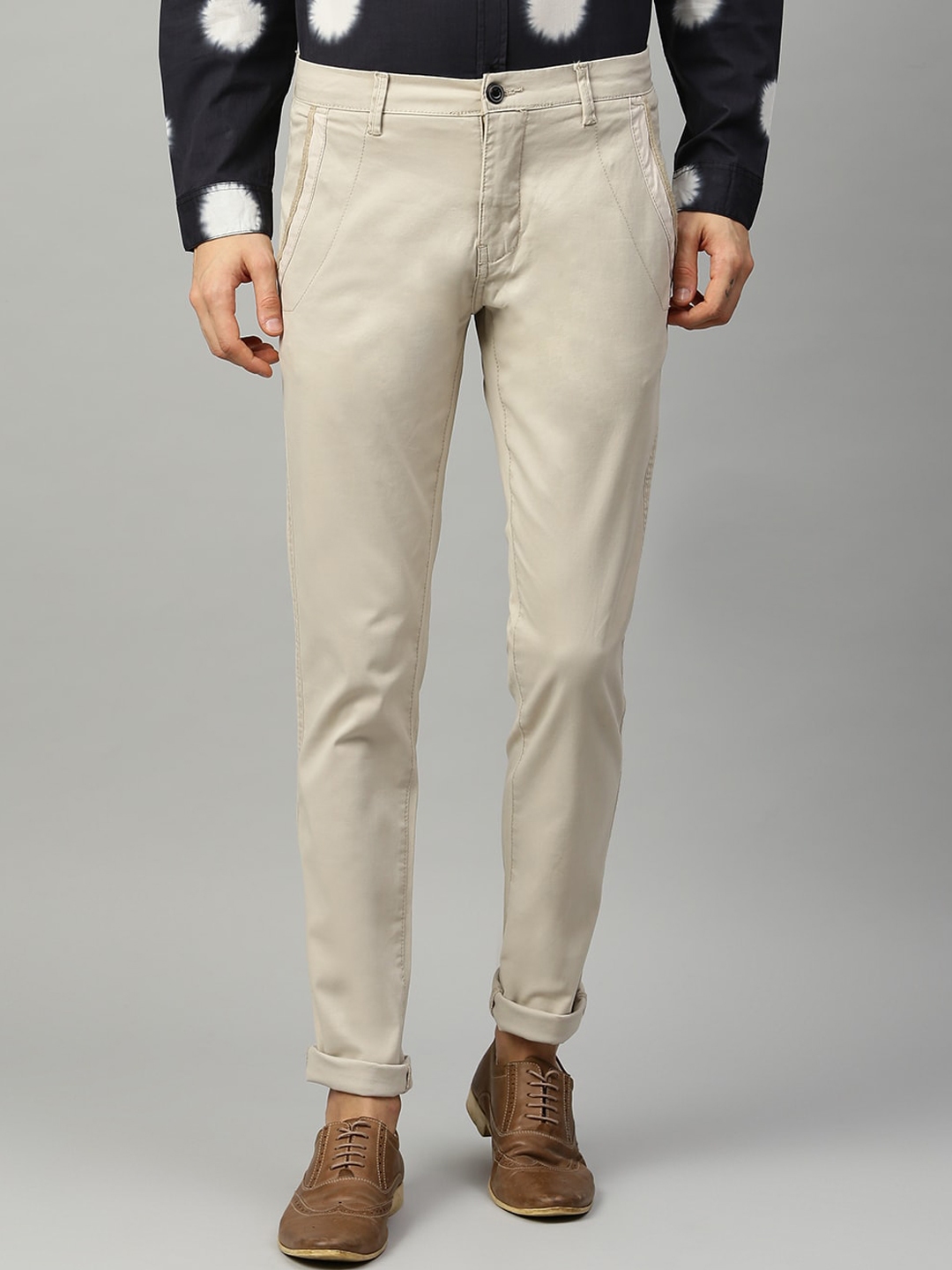 Buy LINDBERGH Men Beige Slim Fit Solid Regular Trousers - Trousers for ...
