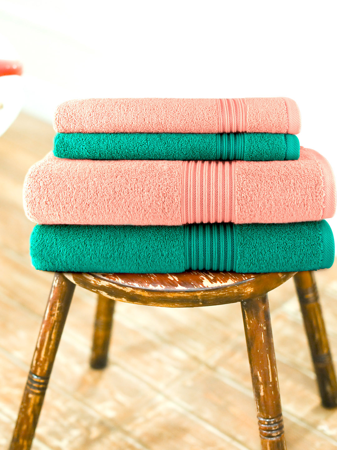 Buy Swiss Republic Pack Of 4 Solid Signature 630 GSM Towels Towel Set