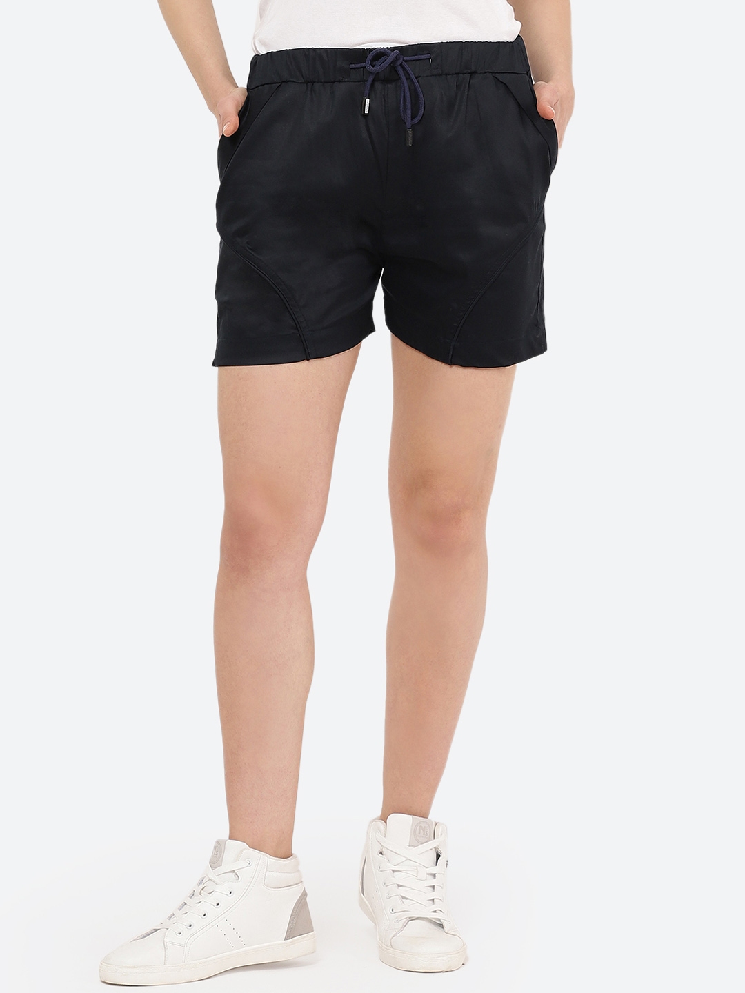 navy blue shorts outfit women's
