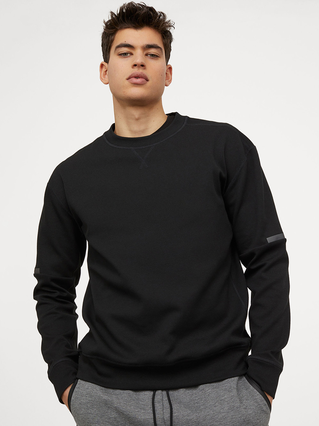 Buy H&M Men Black Relaxed Fit Sports Top Sweatshirts for Men 13758912
