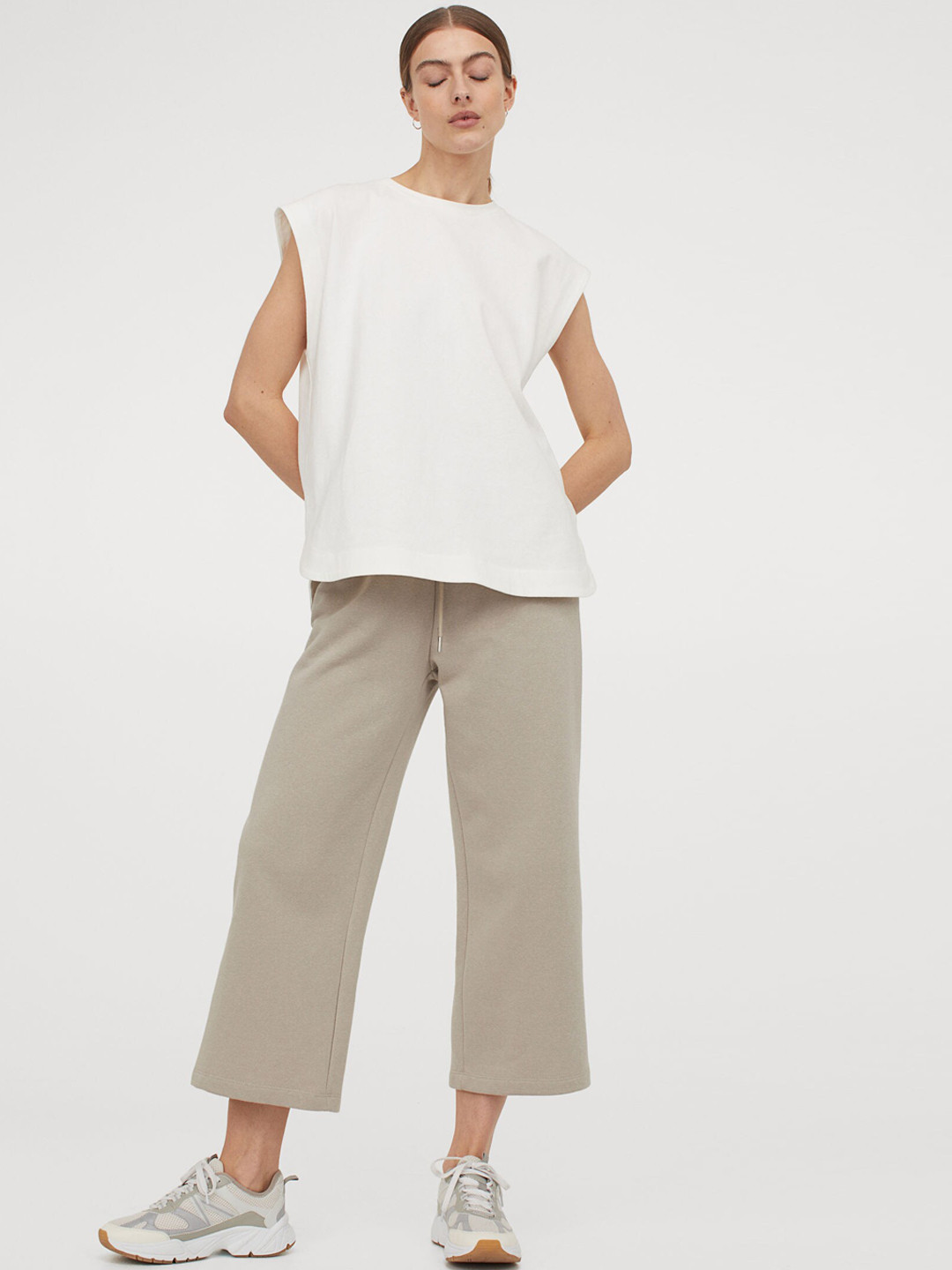 Buy H&M Women Beige Solid Cropped Sweatpants Trousers for Women