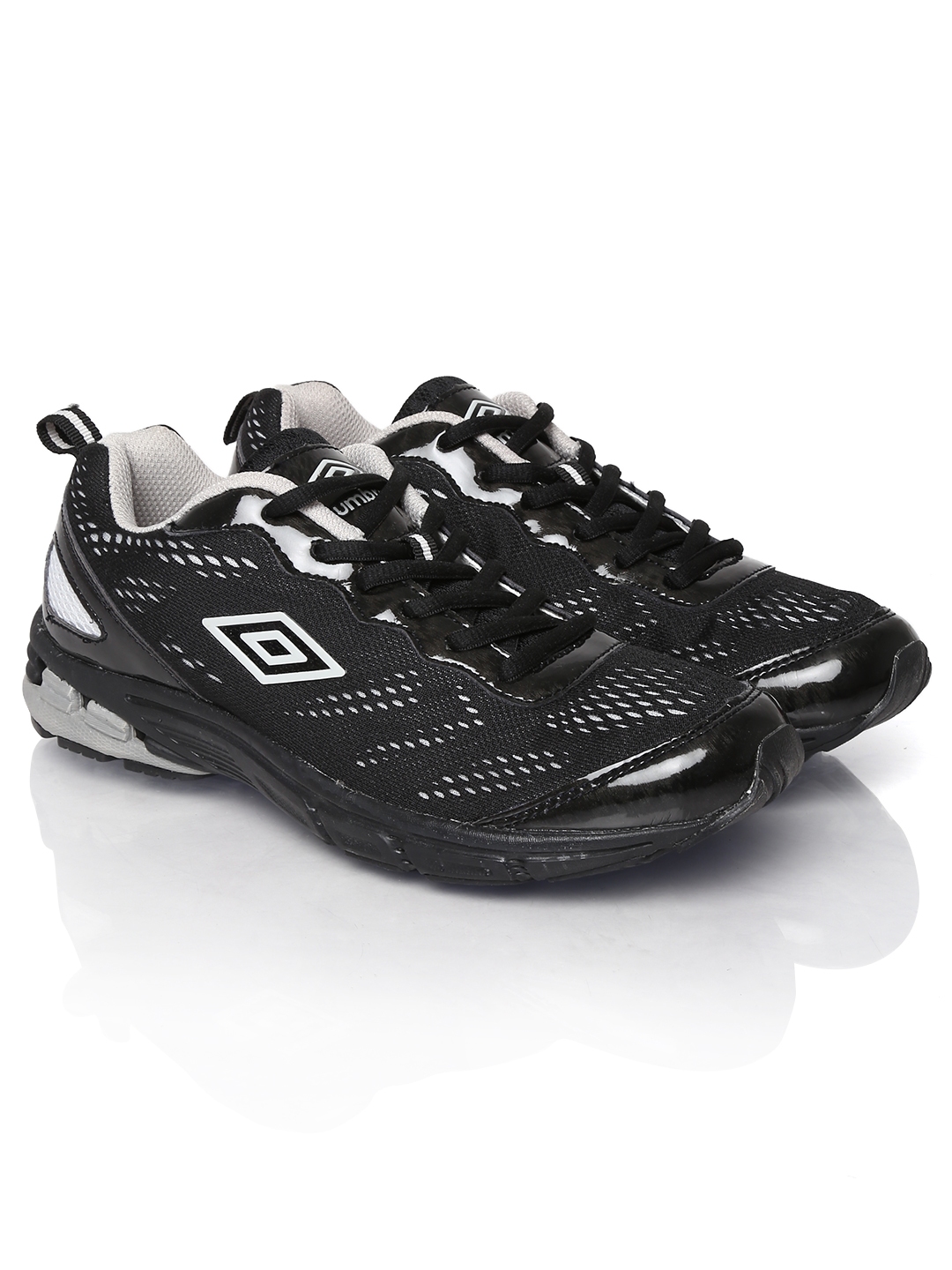 umbro black shoes