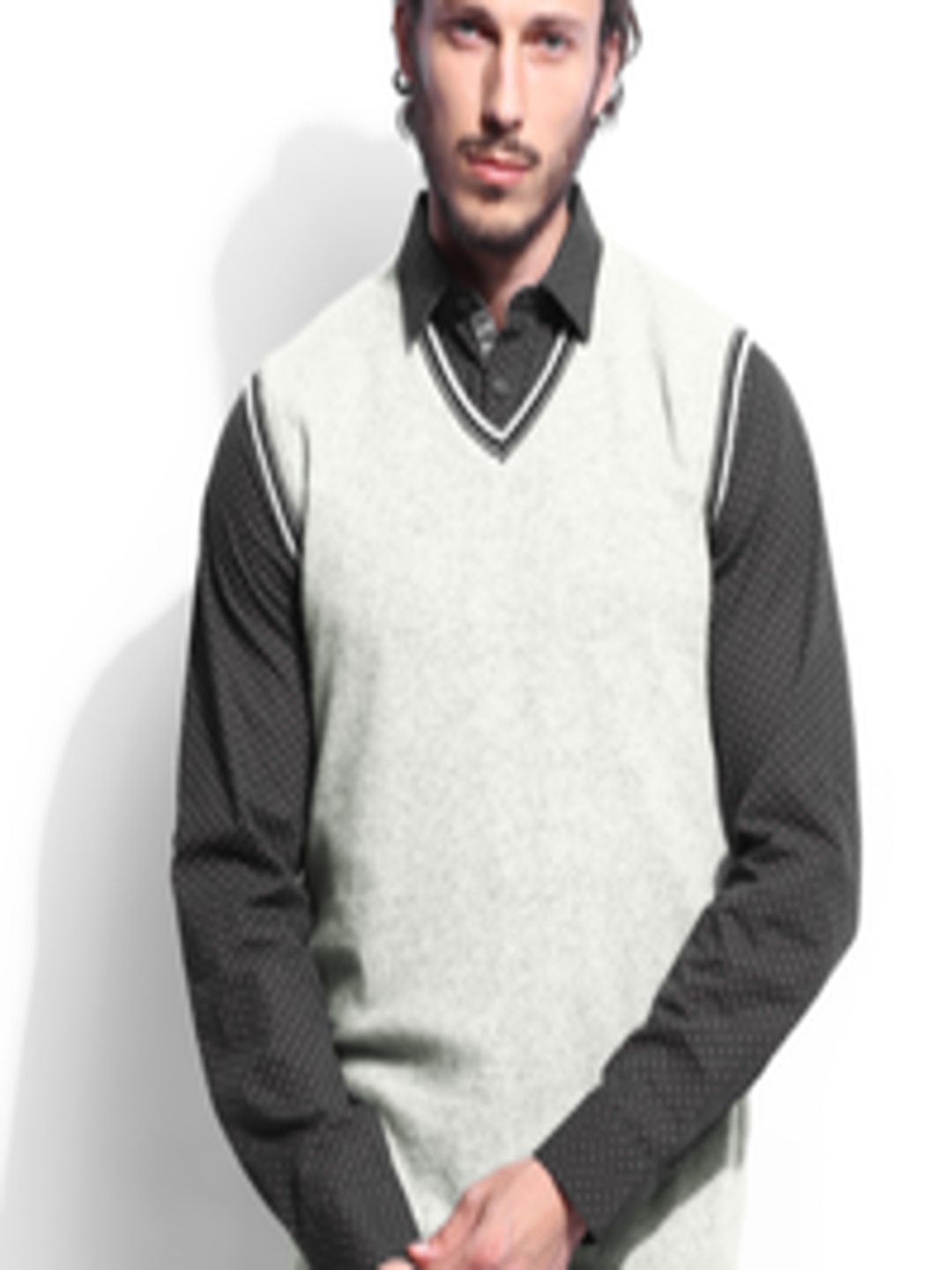Buy INVICTUS Men Grey Lambswool Sweater - Sweaters for Men 585372 | Myntra