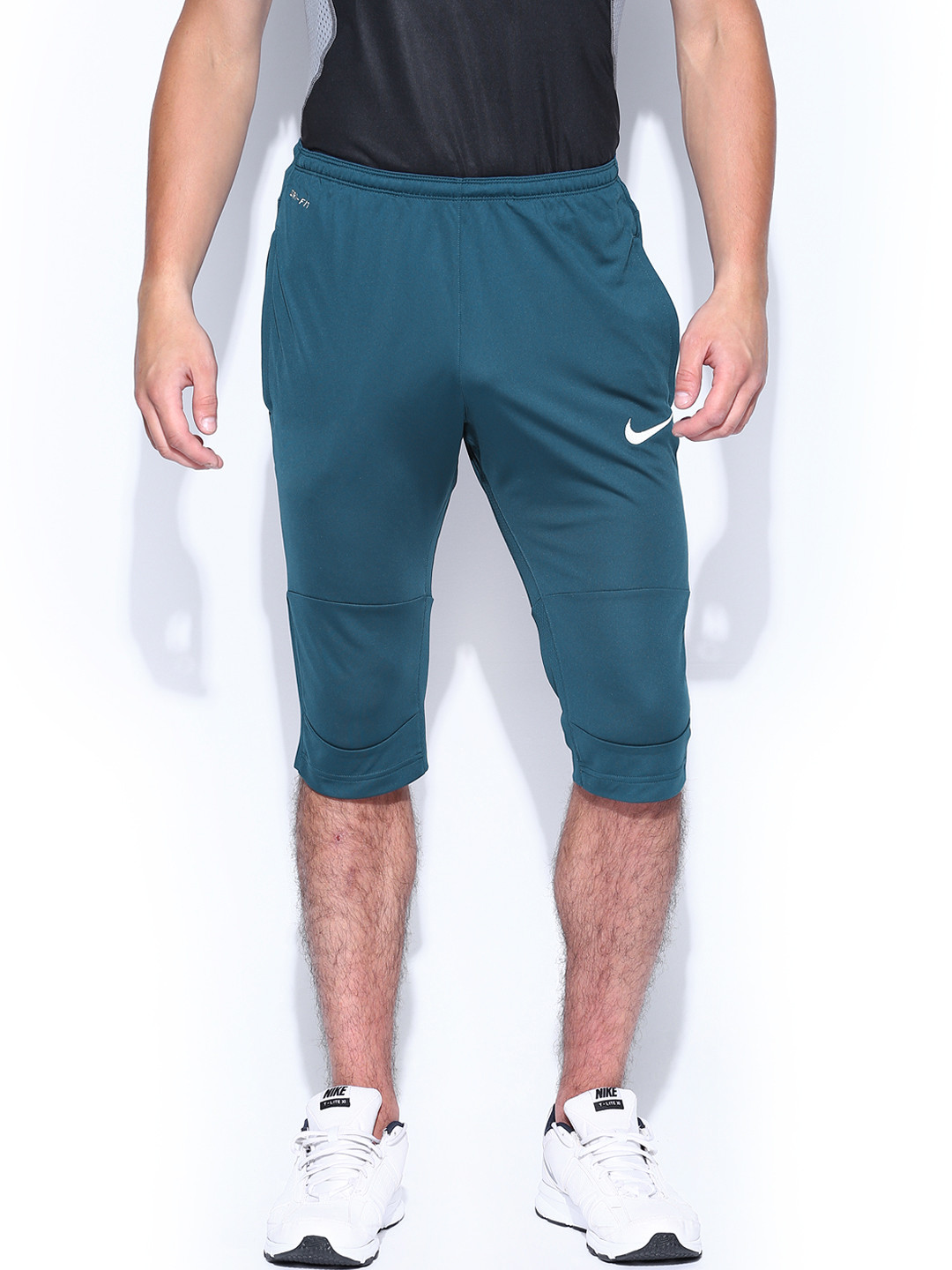 buy-nike-men-blue-3-4th-shorts-shorts-for-men-677999-myntra