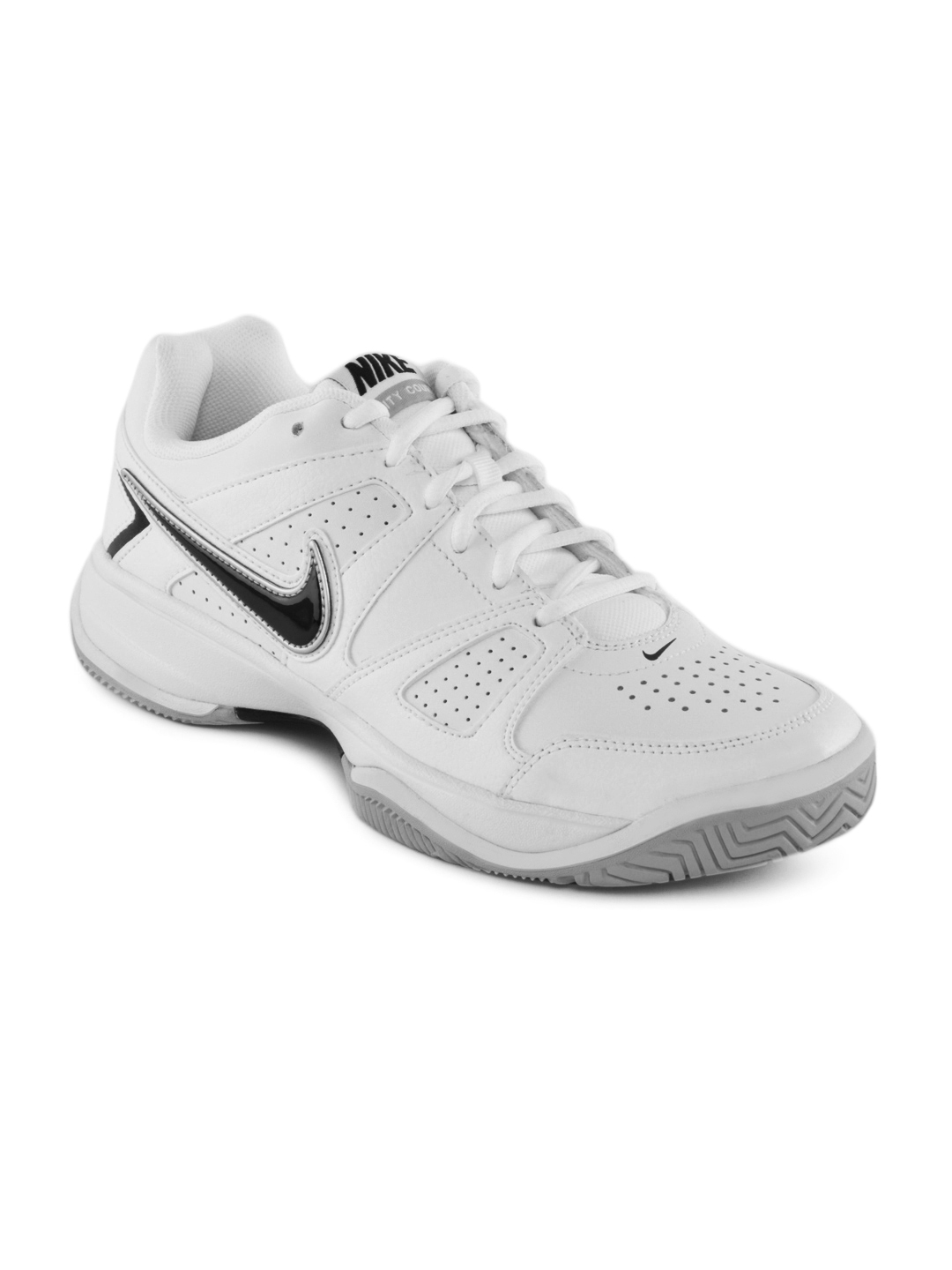 nike sneakers for men myntra