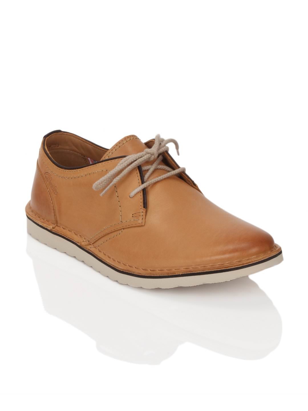 clarks tan shoes