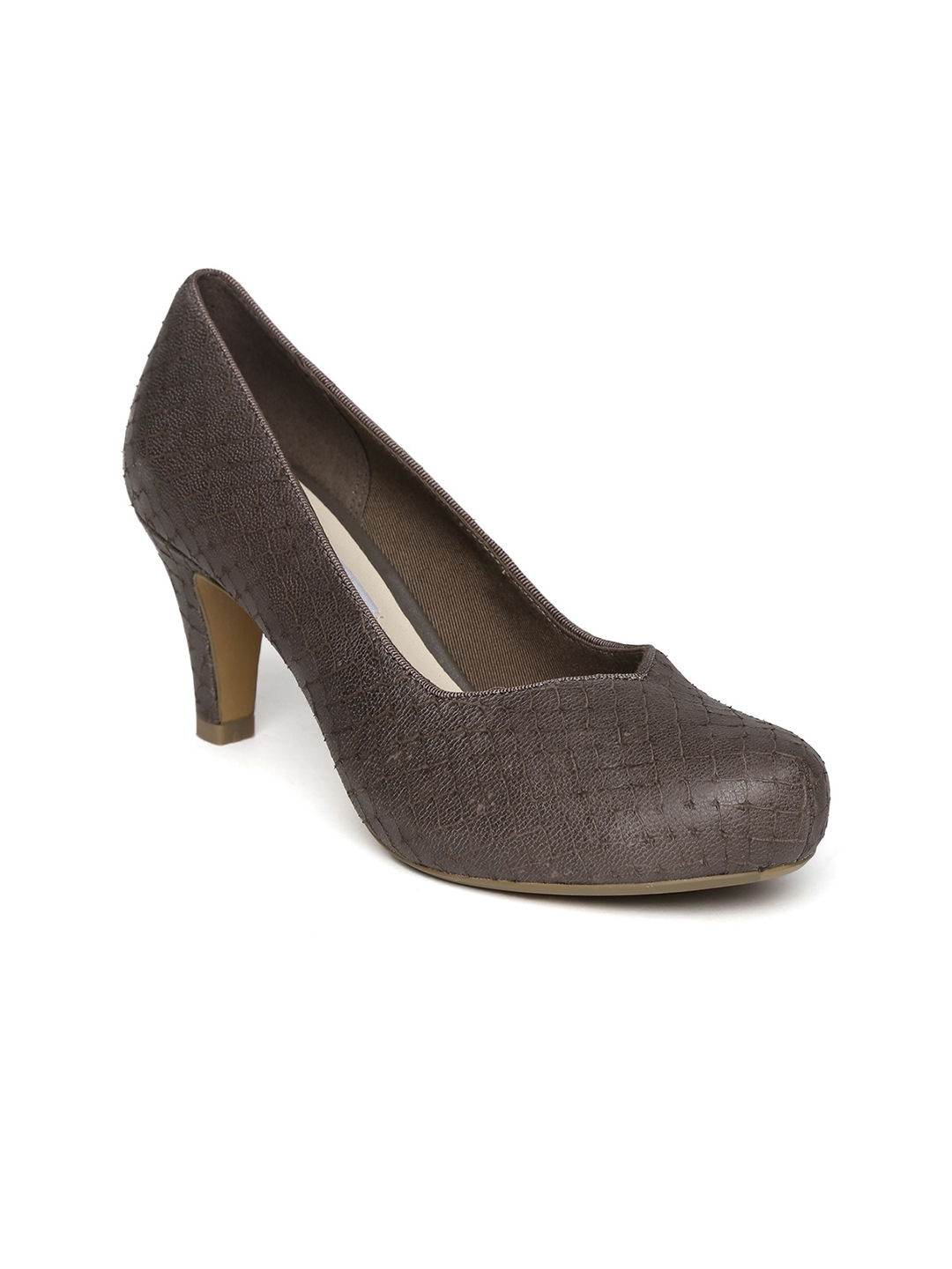 clarks round toe pumps