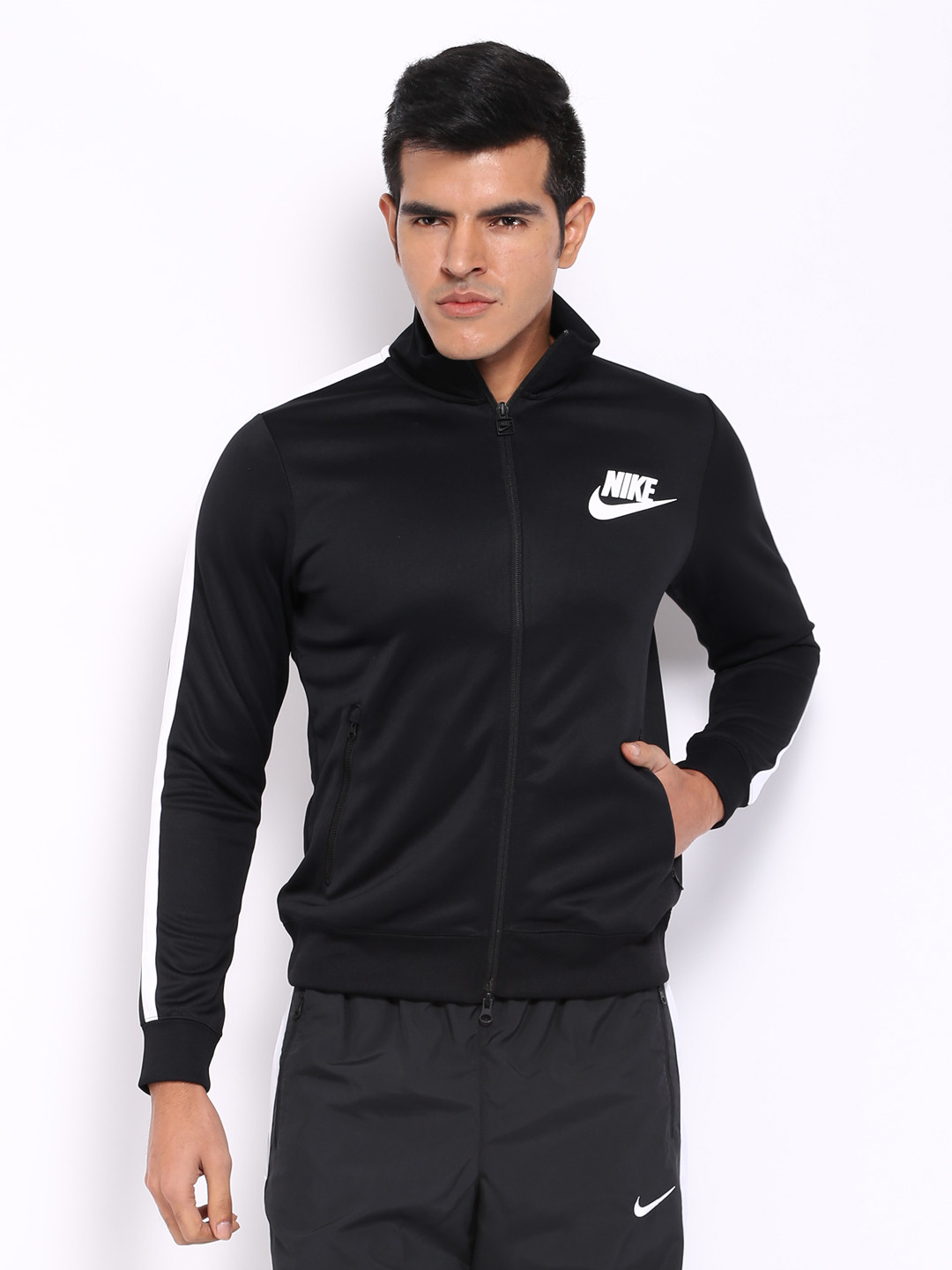 nike sweatshirts myntra