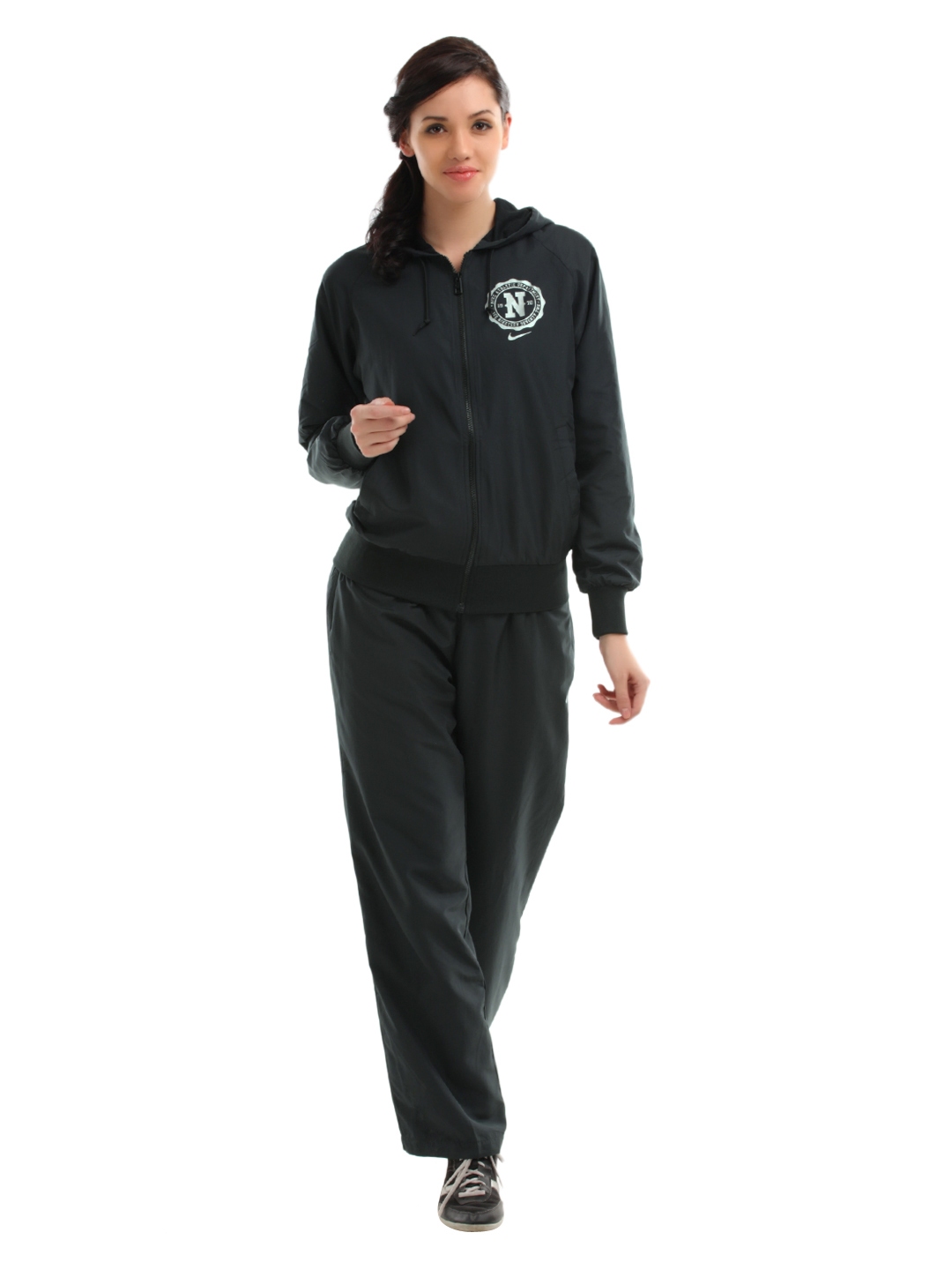 Buy Nike Women Black Hooded Tracksuit - Tracksuits for Women 81018 | Myntra