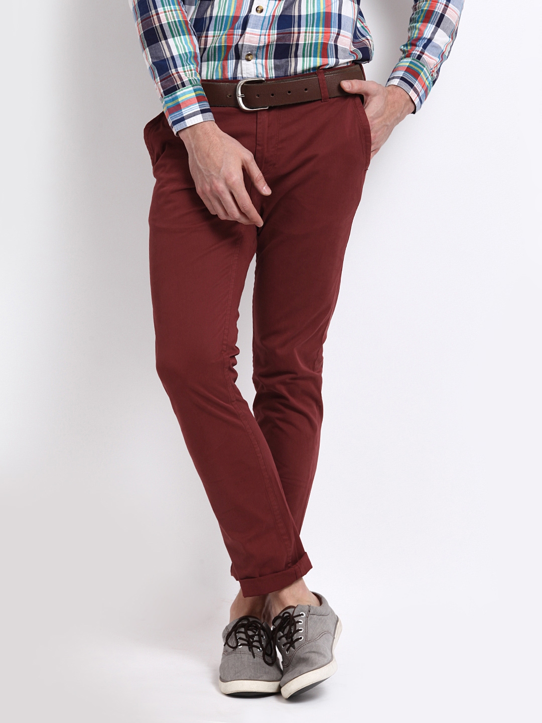 Buy Roadster Men Maroon Slim Fit Chinos - Trousers for Men 129407 | Myntra