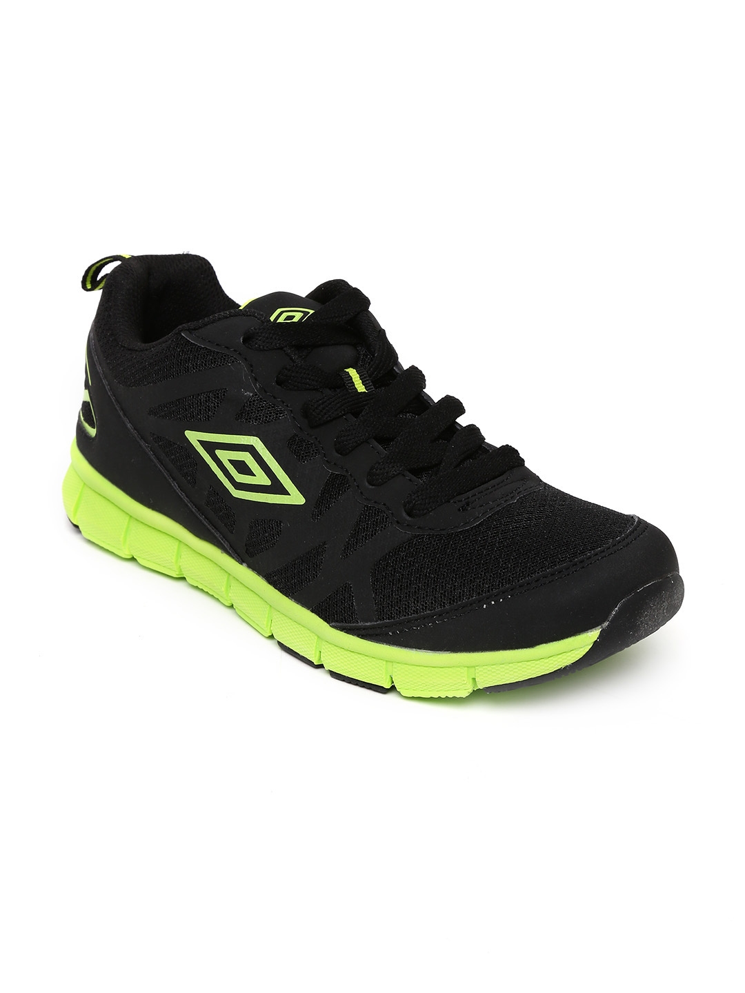 umbro black shoes