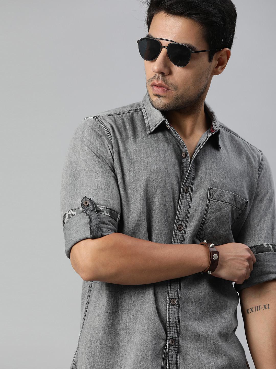 The Roadster Lifestyle Co Men Grey Regular Fit Faded Chambray Casual Shirt