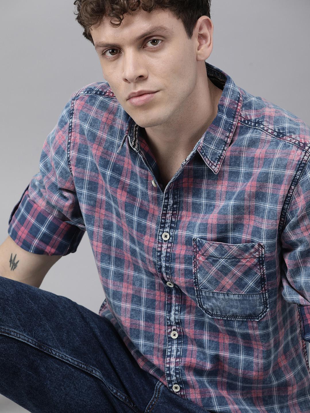 Roadster Men Blue & Pink Regular Fit Checked Casual Shirt