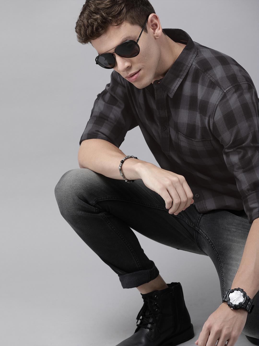 Roadster Men Charcoal Grey & Navy Blue Regular Fit Checked Casual Shirt