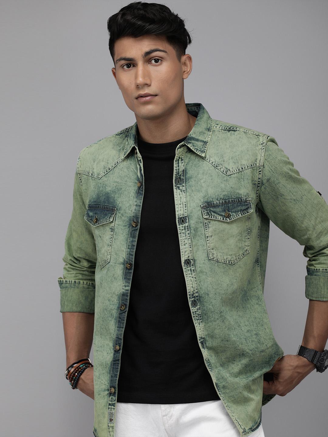 The Roadster Lifestyle Co Men Green Regular Fit Faded Opaque  Cotton Casual Denim Shirt with Pockets