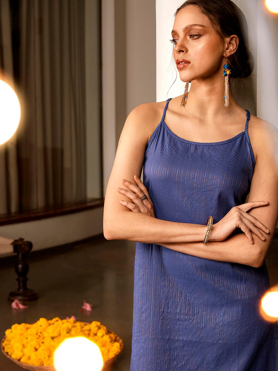 Women Royal Blue Velvet All Over Embroidered Straight Kurta