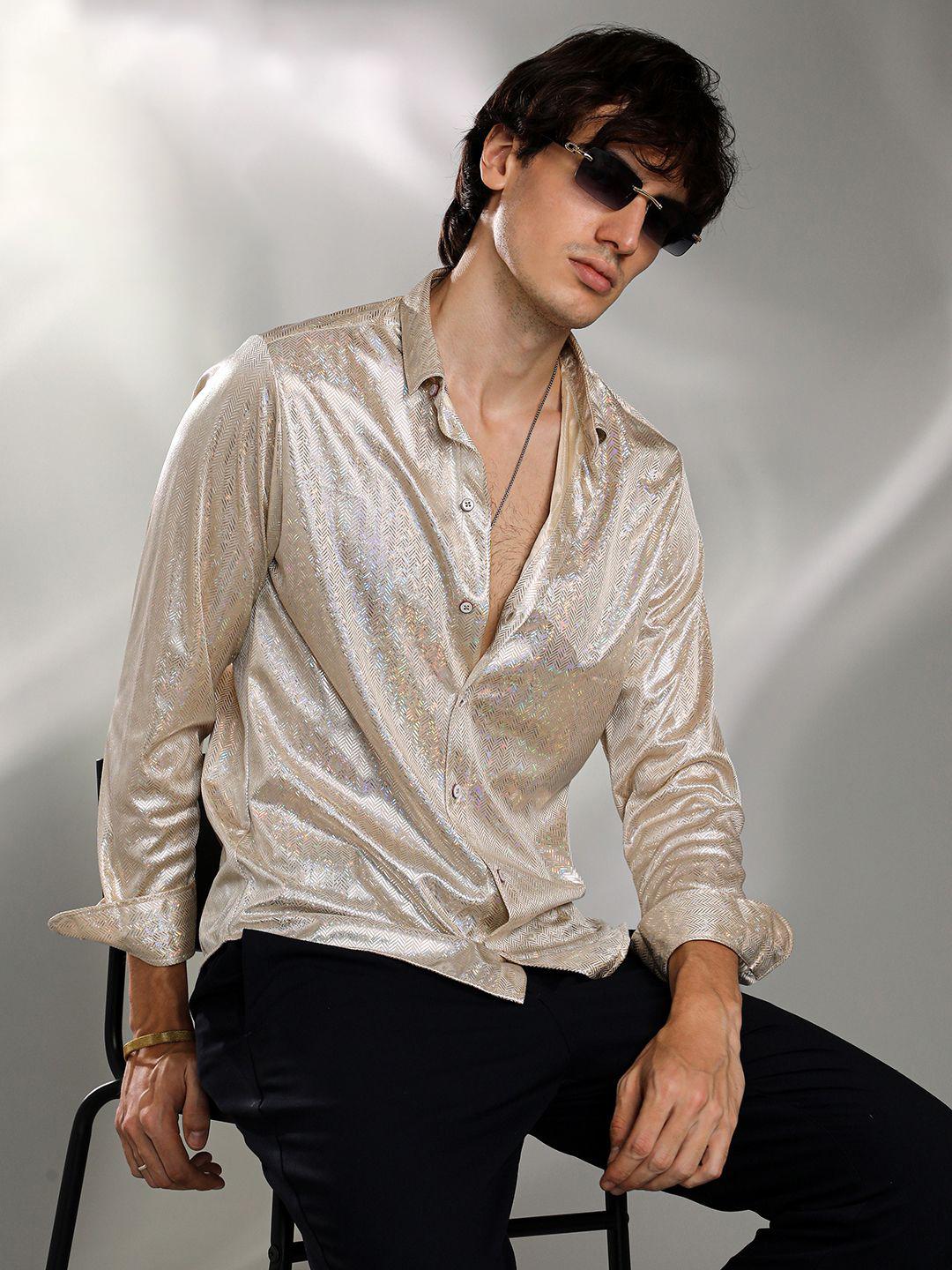 Campus Sutra Men Spread Collar Solid Casual Regular Fit Shirt