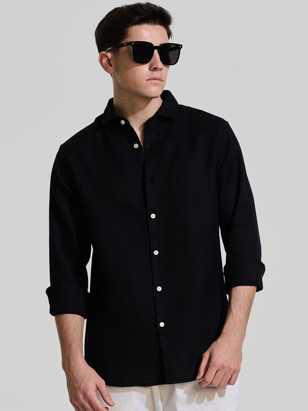 Snitch Men Smart Spread Collar Textured Cotton Casual Shirt