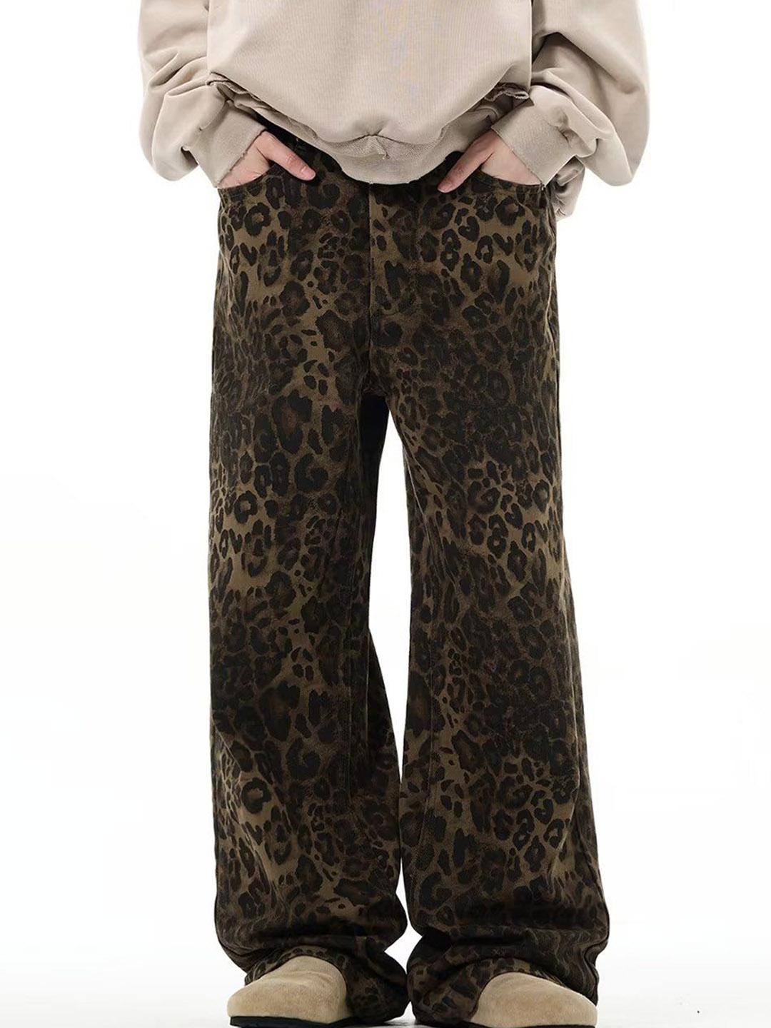 StyleCast x Revolte Men Relaxed Fit Mid-Rise Jeans - Image 1