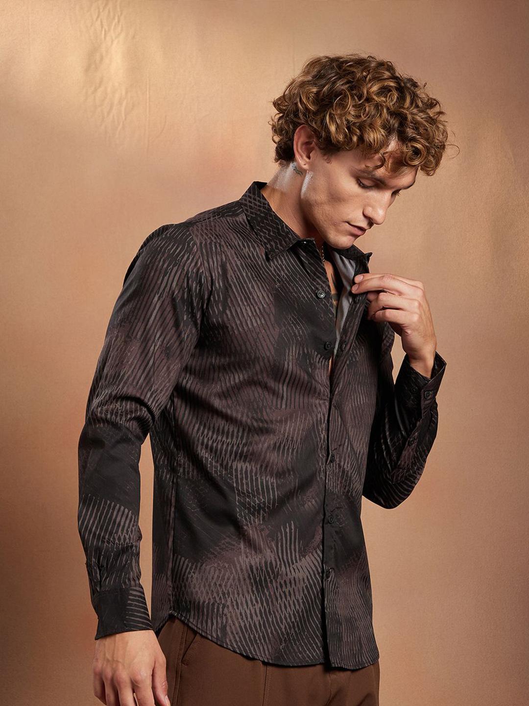 Campus Sutra Men Comfort Fit Abstract Printed Spread Collar Casual Shirt