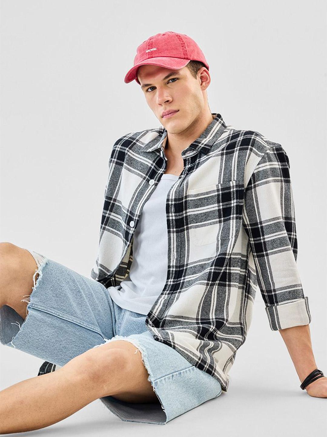 Snitch Men Relaxed Fit Buffalo Checked Spread Collar Pure Cotton Casual Shirt