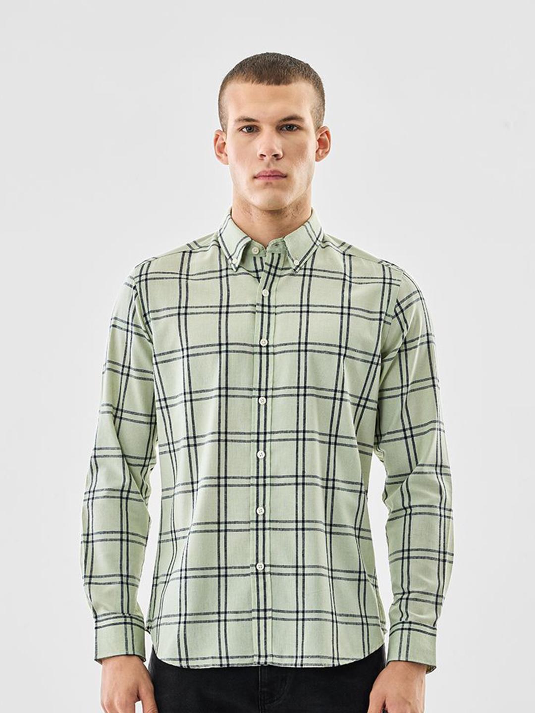 Snitch Men Checked Button-Down Collar Casual Shirt