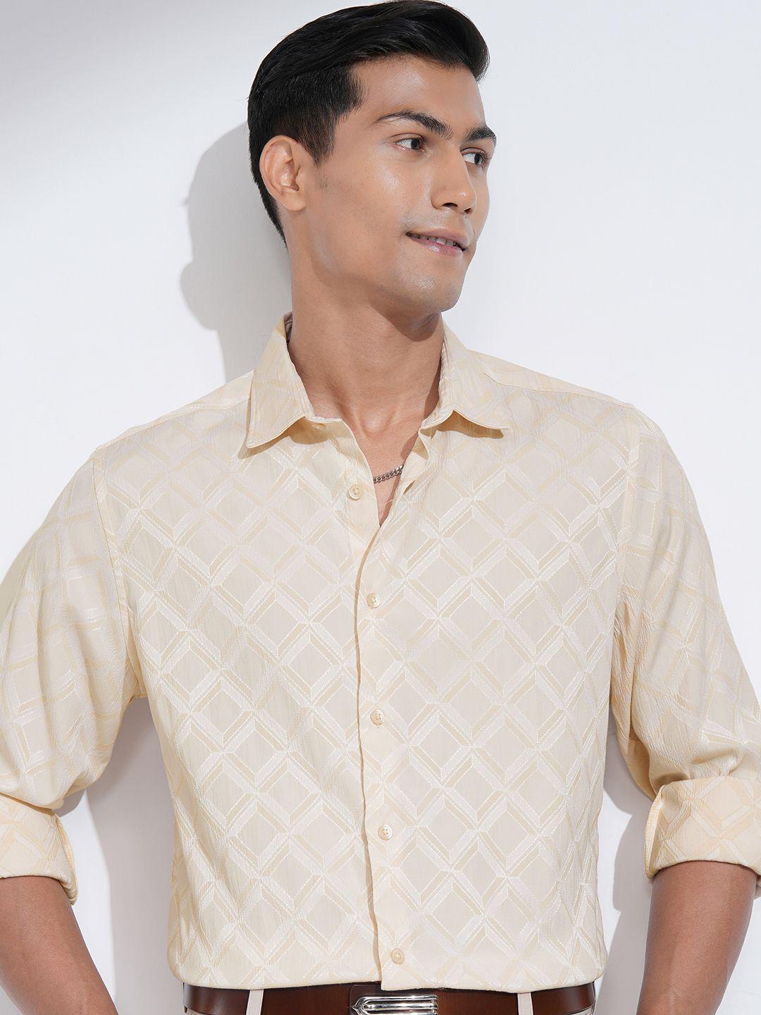 HIGHLANDER Men Spread Collar Textured Solid Casual Shirt