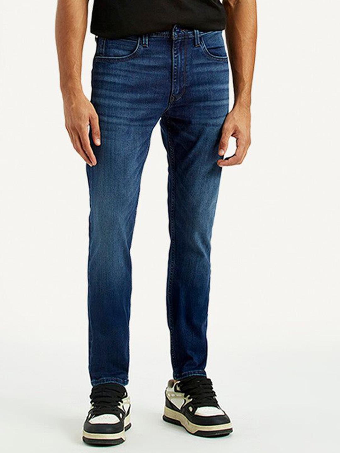 Levis Redloop Men Tapered Fit Mid-Rise Light Fade Jeans