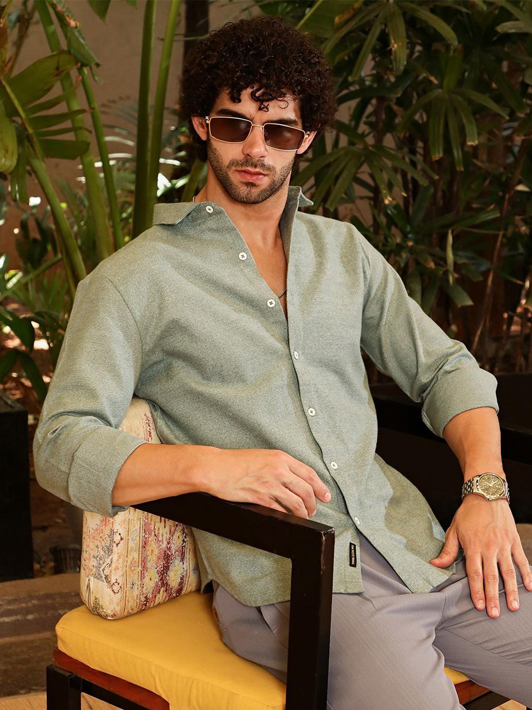 Campus Sutra Men Classic Fit Spread Collar Solid Cotton Casual Shirt