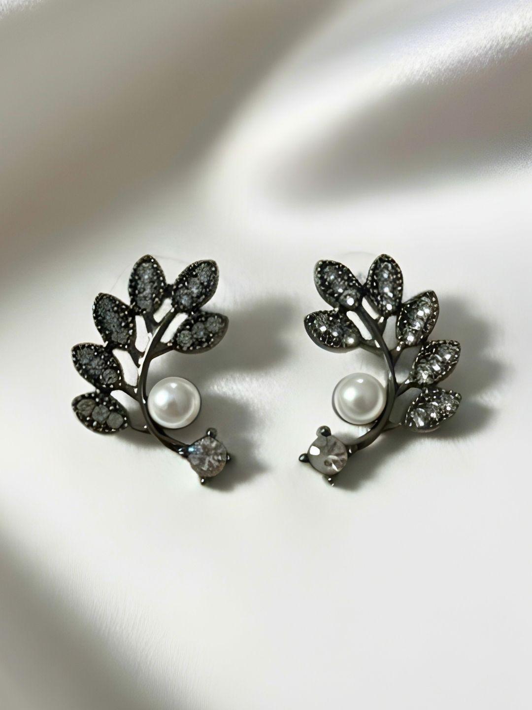 Buy Nui Leaf Shaped Ear Cuff Earrings - - Accessories for Women