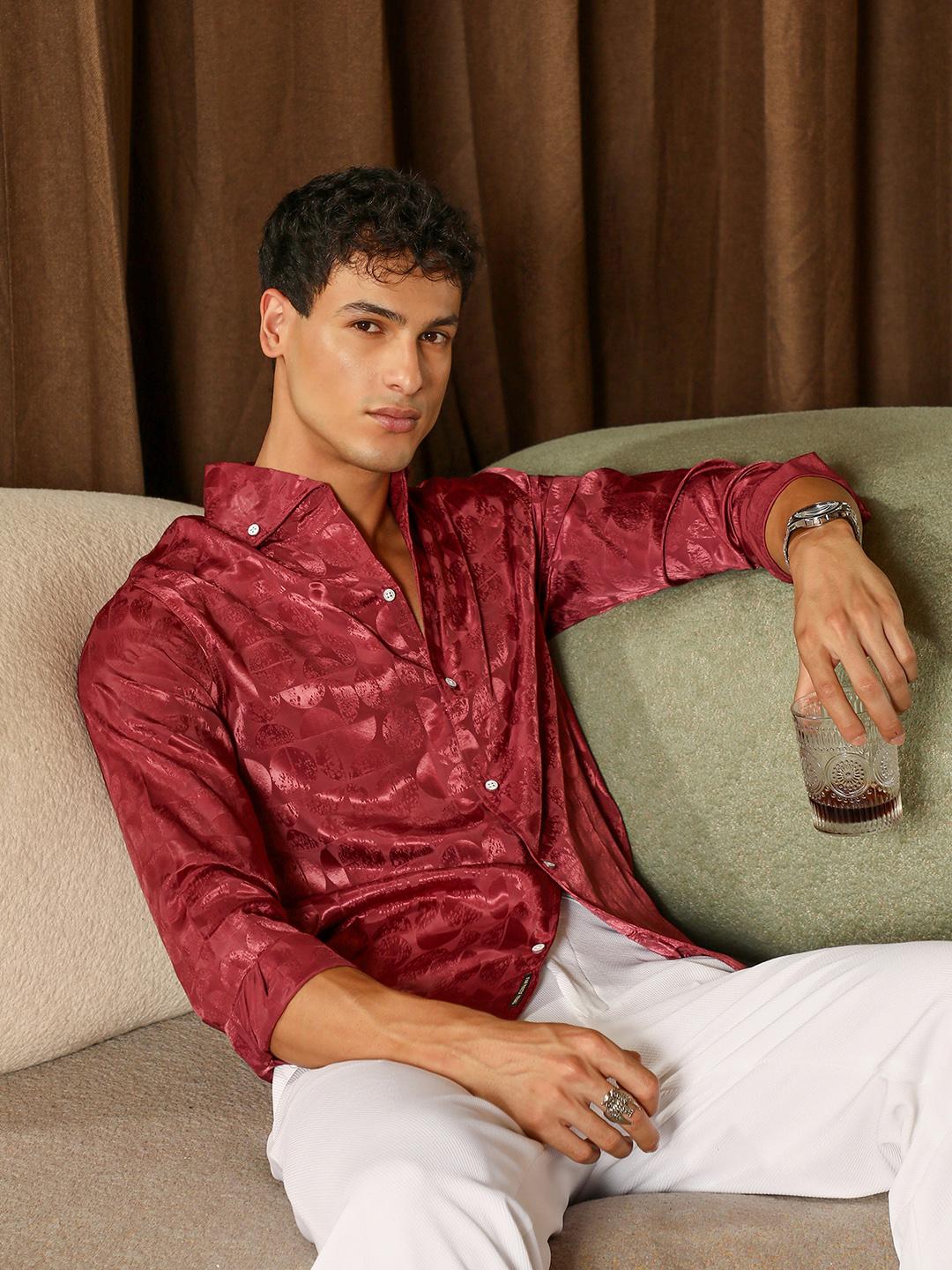 Campus Sutra Geometric Printed Comfort Satin Casual Shirt