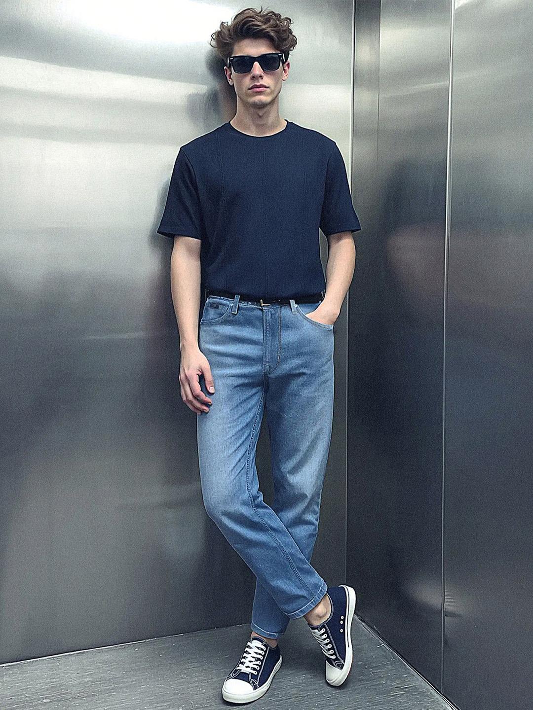 Flying Machine Men Relaxed Tapered Fit Mid-Rise Light Fade Stretchable Jeans