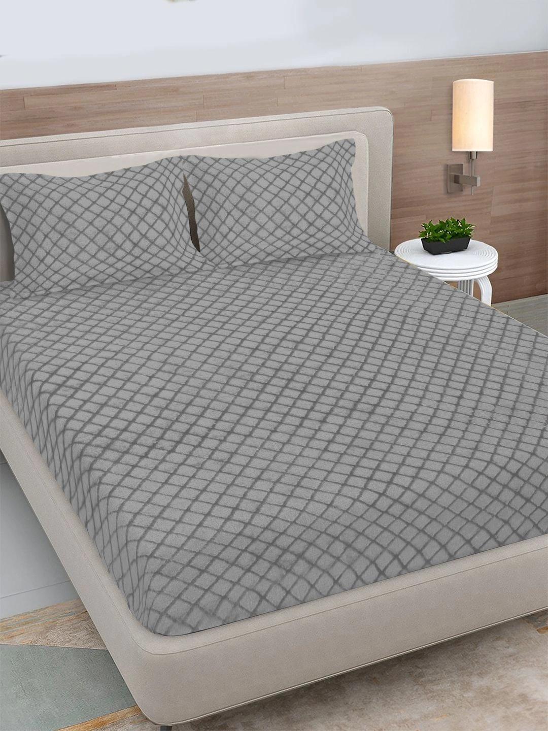 Buy FABINALIV Grey Geometric Woolen Embossed 300 TC King Size Bedsheet Set 2.50m X 2.25m - - Home for Unisex