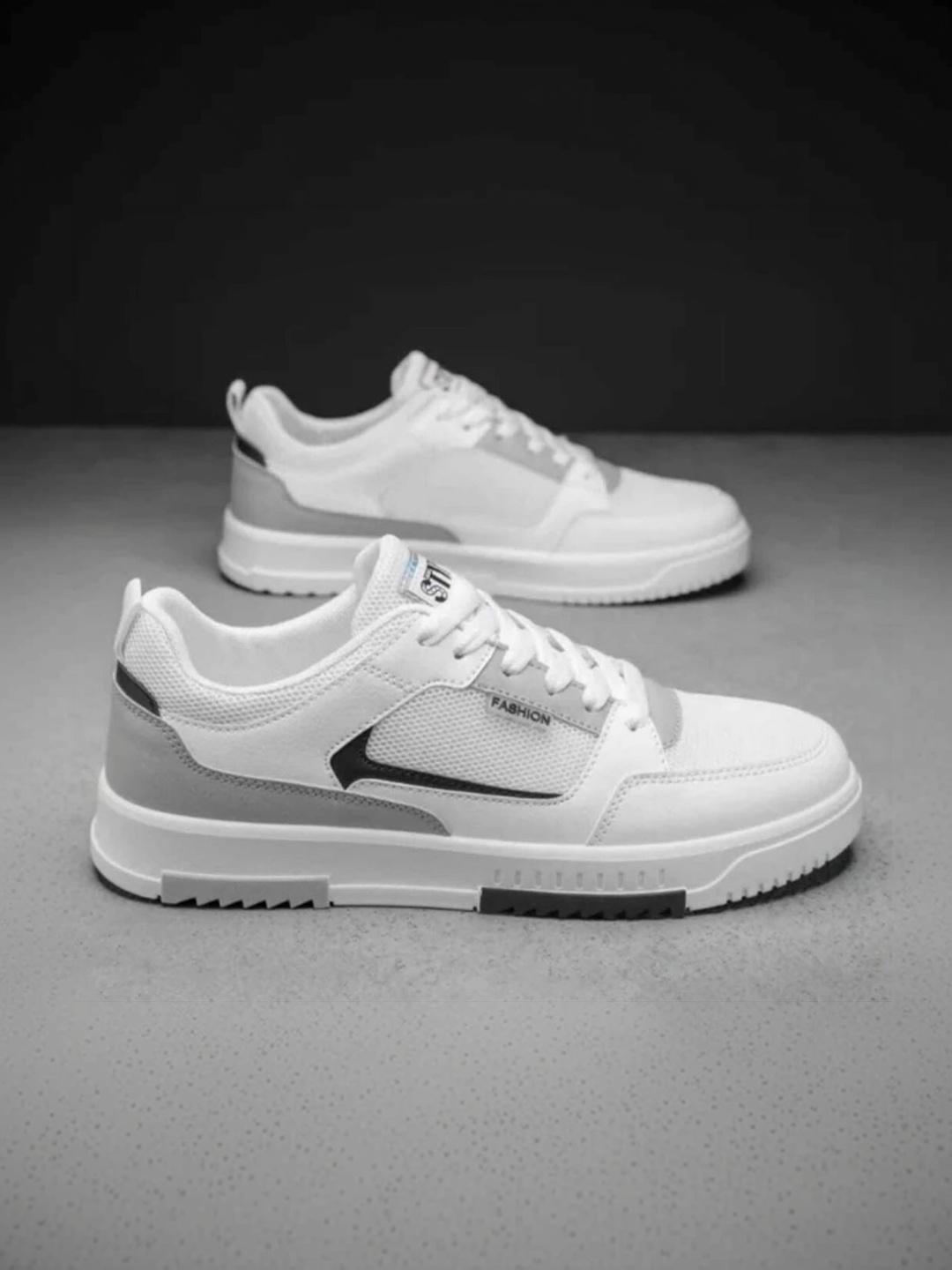 Corsac Men Colourblocked Sneakers