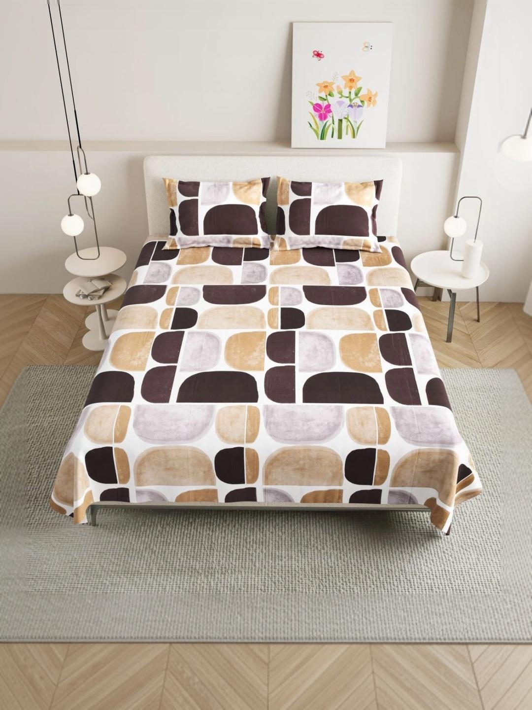 Buy DREAM WEAVERZ Multicoloured 220 TC Bedsheet With 2 Pillow Covers - - Home for Unisex