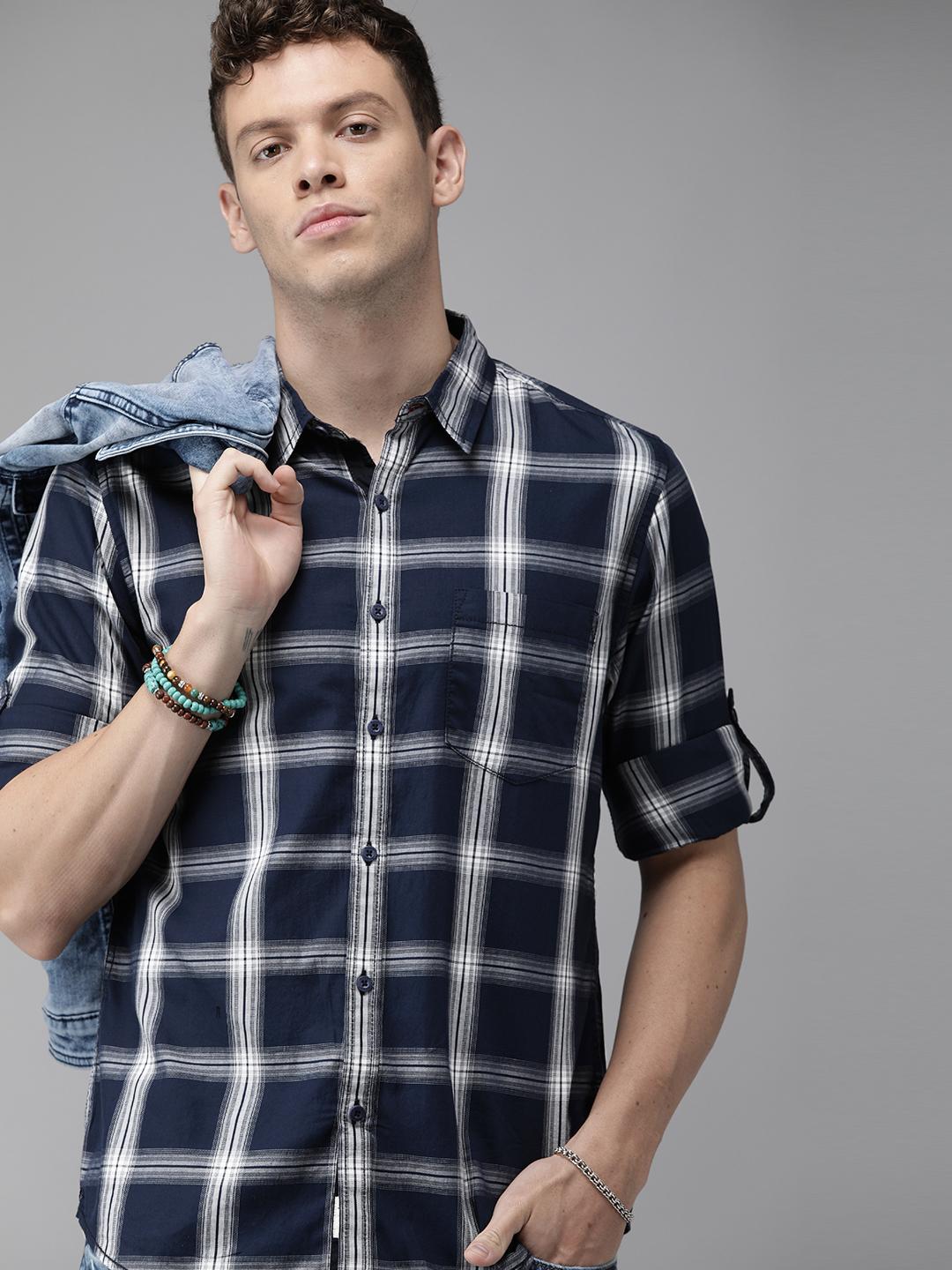 Roadster Men Navy Blue & White Slim Fit Checked Casual Shirt
