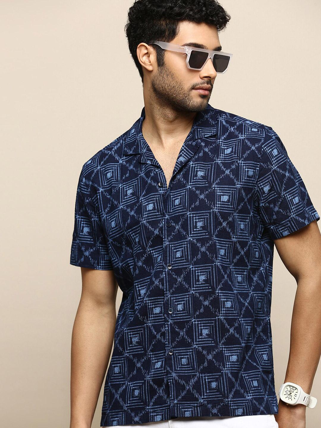 INVICTUS Club Slim Fit Geometric Printed Cotton Casual Shirt
