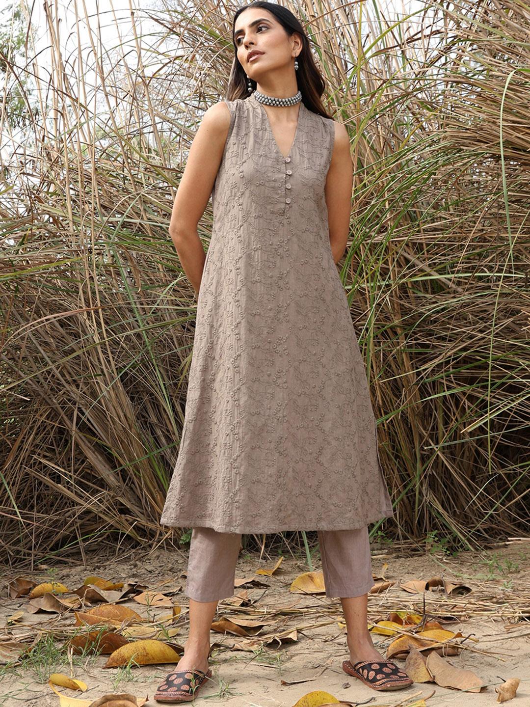 Blue Solid Embroidered Thread Work Straight Velvet Kurta with Trouser
