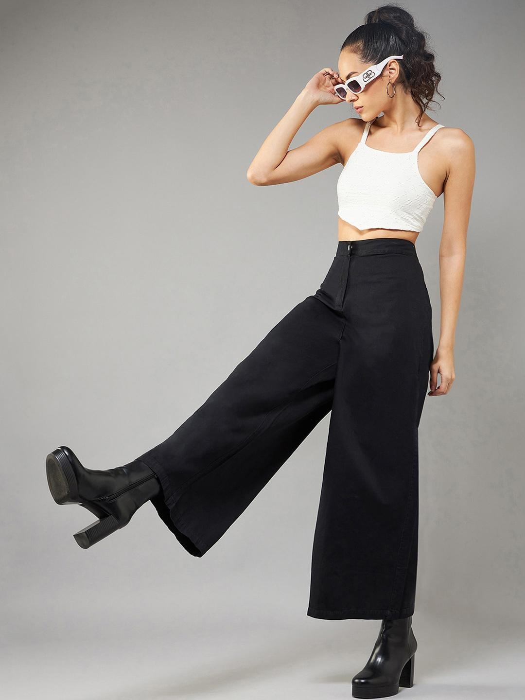 Dressberry BasicsBlack Women Relaxed Fit High-Rise Flared Clean Look Stretchable Jeans