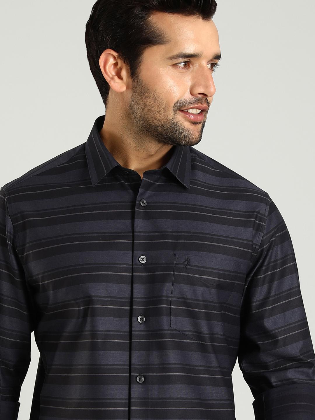 Indian Terrain Classic Slim Fit Horizontal Striped Pure Cotton Casual Shirt