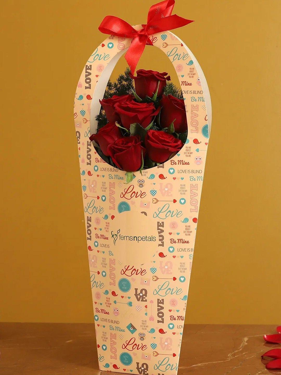 Buy Fnp Red & Green 7 Pieces Roses Fresh Flowers Bouquet -  - Home for Unisex