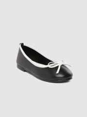 YK Girls Black Solid Ballerinas