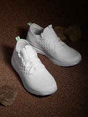 Roadster Men White Solid Sneakers