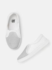 YK Girls Silver-Toned & White Colourblocked & Shimmer Slip-On Sneakers