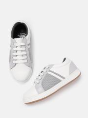 YK Girls White & Grey Solid Sneakers