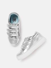 YK Girls Silver-Toned Solid Sneakers